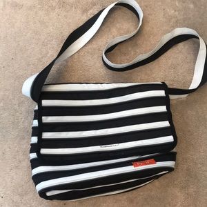 ZipIt Crossbody messenger bag, black and white